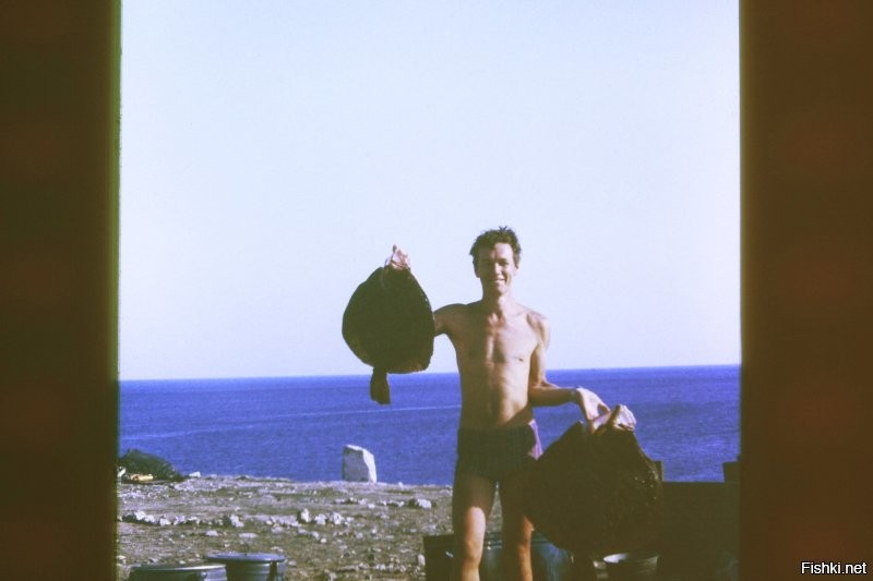 Мыс Тарханкут. Был я здесь. Примерно на этом месте у нас лагерь был. 1985-й год.