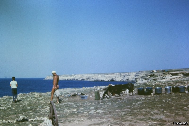 Мыс Тарханкут. Был я здесь. Примерно на этом месте у нас лагерь был. 1985-й год.