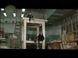 Мужчина сделал гигантскую версию известной компьютерной колонки