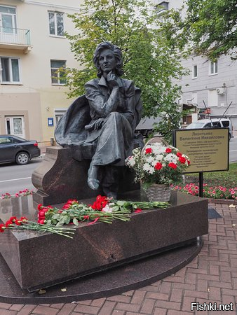 У нас, в Ульяновске ей памятник стоит, как раз напротив Детского театра