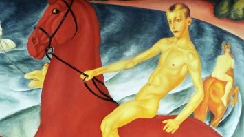 Человеку просто не хватало реквизита! А вы злые....