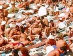 Вот не пойму какой кайф отдыхать в такой куче?