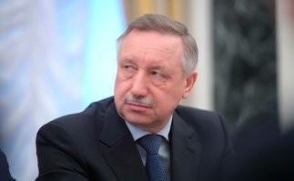 Ещё скажите, что снег убирают.