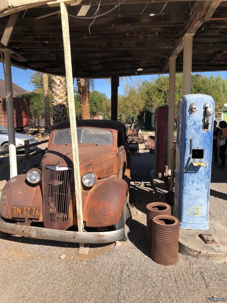Фары тогда делали хорошие из стекла. Не то что сегодня что желтеют через пяток лет.