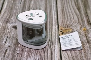 Откуда у людей столько времени заниматься такой херней. На AliExpress можно купить автоматическую точилку за 5 долларов, в 10 раз круче.