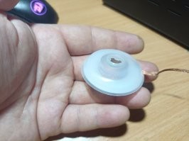 я недавно купил медную ленту для пайки. первое фото - реклама, второе - как оно выглядит при получении, далее - как оно выглядит сзади. моток новый, не использовал.