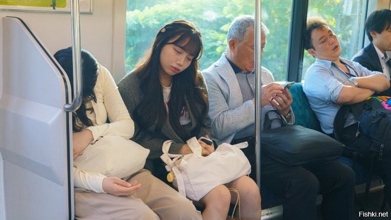 Вместе японцы только в транспорте спят, а дома ни ни!