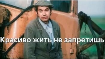 В Москве мужчина устроил снежное спа на крыше пятиэтажки