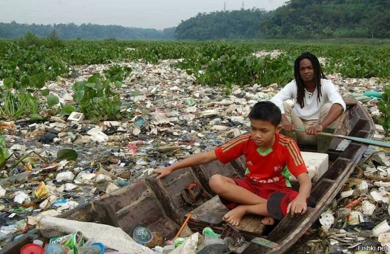 Ржавый металл значит портит имидж страны и отпугивает туристов, а вот реки мусора, конечно привлекают туристов?