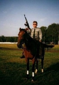 Служил офицером 1994-1997. Никаких проблем в форме в городе не было (Подмосковье)