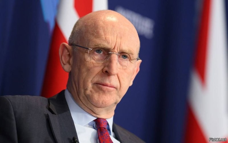 Министр обороны Британии Джон Гили заявил, что хочет направить британские войска на Украину.

Он считает, что такой шаг якобы будет означать завершение конфликта. 

«Я хочу стать министром обороны, который направит британские войска на Украину, потому что это будет означать, что военные действия наконец-то закончатся, что мы достигли мира на Украине путем переговоров. Для безопасной Европы нужна сильная, суверенная Украина», - написал министр.

Также Гили считает, что 2026 год «должен стать» годом окончания конфликта на Украине.