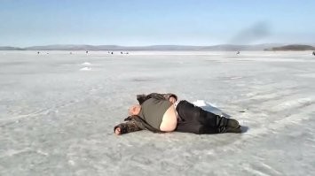 Лежал себе батя, никого не трогал...