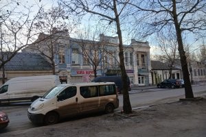 Очень уж похожа на улицу Карла Маркса в нашем городке.