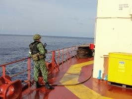 А вот вам фото от участника событий на "Московском университете". 
Фото Не моё. Но наши люди там были. Морпехи. И это не байка.