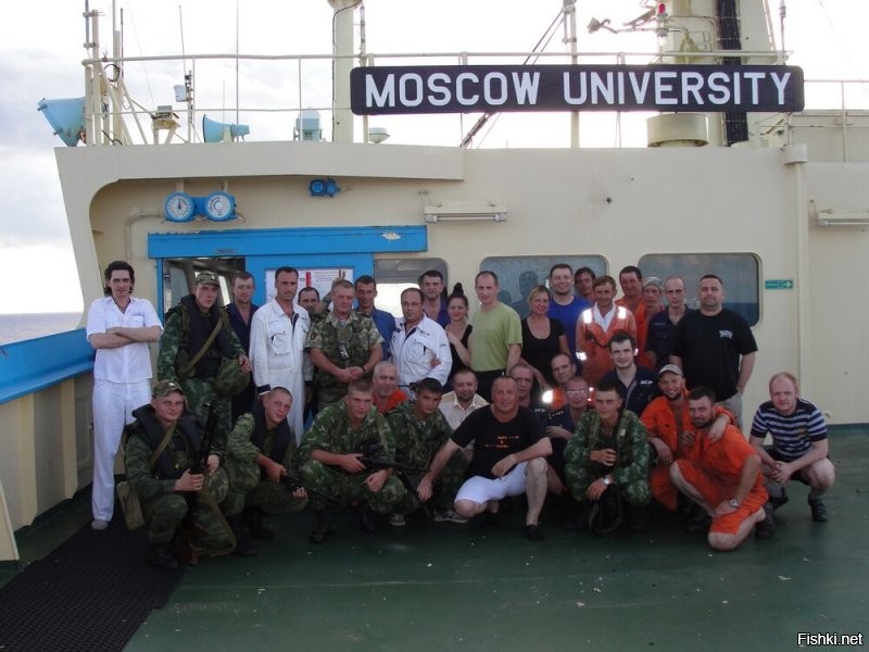 А вот вам фото от участника событий на "Московском университете". 
Фото Не моё. Но наши люди там были. Морпехи. И это не байка.
