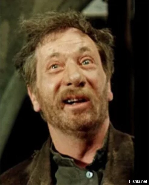 Гангрена проклятая!!! ... Бурчал Тихон, совершенно обалдевший после того, как увидел барина сначала черноусым, потом зеленоусым, а под конец и совсем без усов. (с)