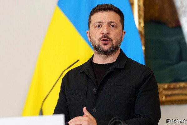 Президент Украины назвал Россию организатором теракта во Львове



Киев, 23 февраля 00:33 - Президент Украины Владимир Зеленский в своем традиционном вечернем обращении, опубликованном в Telegram, возложил ответственность за чрезвычайное происшествие во Львове на Российскую Федерацию. По его словам, речь идет о спланированном террористическом акте, жертвой которого стала сотрудница правоохранительных органов.

Глава государства сообщил, что заслушал доклады министра внутренних дел Игоря Клименко и других представителей силового блока о ходе расследования. В результате двух последовательных взрывов пострадали 25 человек. Одна из пострадавших женщина-полицейский, к сожалению, скончалась от полученных ранений.

«Министерство внутренних дел, Национальная полиция и Служба безопасности Украины представят общественности более подробную информацию», - заявил Зеленский, отметив, что исполнители преступления были завербованы через мессенджер Telegram.

В своем выступлении президент также сообщил, что отдал распоряжение профильным ведомствам разработать комплекс дополнительных мер для предотвращения подобных преступлений спецслужб России на территории Украины в будущем.

ЗЫ
По другой информации - это внутренние мафиозные разборки ОПГ "Украина".