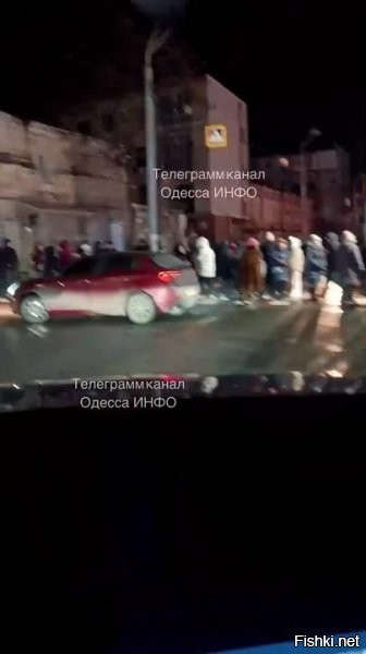 23 февраля 2026, 21:26 



Жители Одессы перекрыли дороги из-за отключения электричества



Жители Одессы перекрыли дорогу в знак протеста против отсутствия электричества



В Одессе произошла акция протеста с перекрытием дорог после длительных отключений электроэнергии в жилых районах города.
Украинское издание Страна.ua сообщило, что жители Одессы вновь перекрыли дороги в знак протеста против отсутствия электричества.

В Telegram-канале издания опубликовано сообщение: «В Одессе местные жители снова перекрыли дороги в знак протеста против отсутствия электричества».

Акции протеста и блокировки дорог стали регулярной реакцией на длительные отключения света, которые продолжаются на Украине последние недели, передает РИА «Новости».

Ранее, 20 февраля, издание также писало о том, что в Одессе уже происходили подобные протестные акции, вызванные проблемами с электроснабжением. Министр энергетики и первый вице-премьер Денис Шмыгаль в январе обвинил Россию в чрезвычайном положении украинской энергетике. Директор компании Yasno Сергей Коваленко отвечал на жалобы, что отключения электричества будут продолжаться до победы над Россией.



Ранее жители Одессы также перекрывали дороги из-за массового отключения электроэнергии.
 

Украинцы, требуйте от киевской хунты прекратить войну и будет вам свет, вода и тепло...