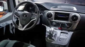 Он что, с кассетной магнитолой идет???? Вернее, без нее...Капец... чтоб настолько экономить...