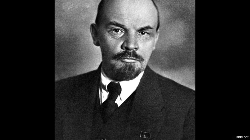 Я сначала подумал В И Ленин там, еще и красненький платочек ....
Ну почти)))