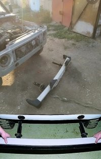 Ожидаемо. 
Нужно было хоть немного откопать Ниву. 
Она же даже не дёргалась при рывках. 
А бампера там не очень крепко держатся.