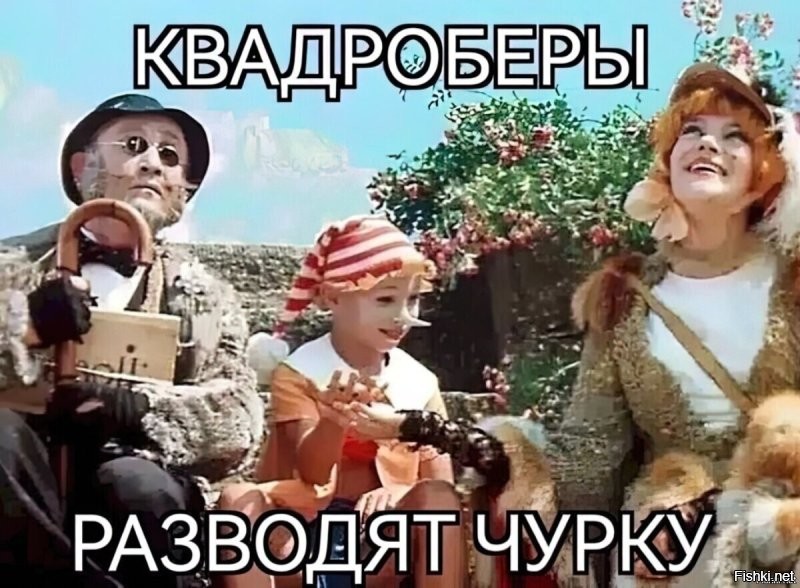 Мужчину в маске волка водили по аэропорту на поводке