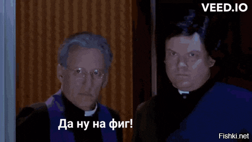 Мужчина гоняется за гигантским пауком, а жена не может перестать смеяться