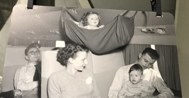 Это 50-е начало 60-х, тогда ещё самолёты так быстро и высоко не летали, да и с самой турбулентностью ещё толком не сталкивались.