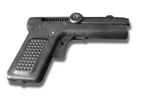 Вот эти хорошо помню. Первый в руке хорошо лежал, правда курок туговат был. А второй - простой и недорогой. Одиночными хлопал.