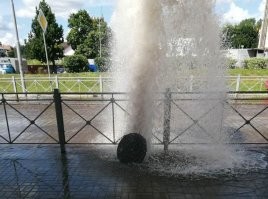 И в соседнем дворе