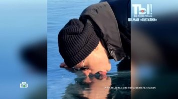 Туристы лижут скульптуры человеческого тела из сахара