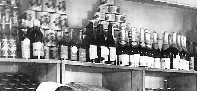 Фото 3, Интересно, что в бутылках? С фольгой типа "Салют"  или шампусик, а остальное?
Фото 5. "Каравелла" и "Вечерние" неплохие сиги были. "Каравеллу" в 10 классе (1978 г) курил, 40 к стоила.