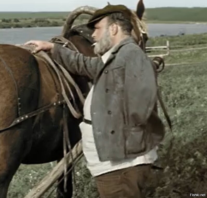 За Николая Смирнова сразу вспомнился "Три тополя на Плющихе" - безрукий дядя Егор.