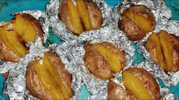 А вот картошка в фольге мне понравилась ... сразу вспомнил пионерское детство и картошку печеную в углях после сбора этой самой картошки на полях колхоза .. ))))