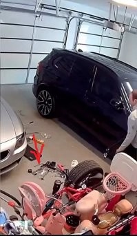 Очки наденьте. Отлетел ключ, который лежал на полу, когда он на него бросил домкрат. Вывод- на рабочем месте всегда должен быть порядок и нефиг разбрасывать инструмент.