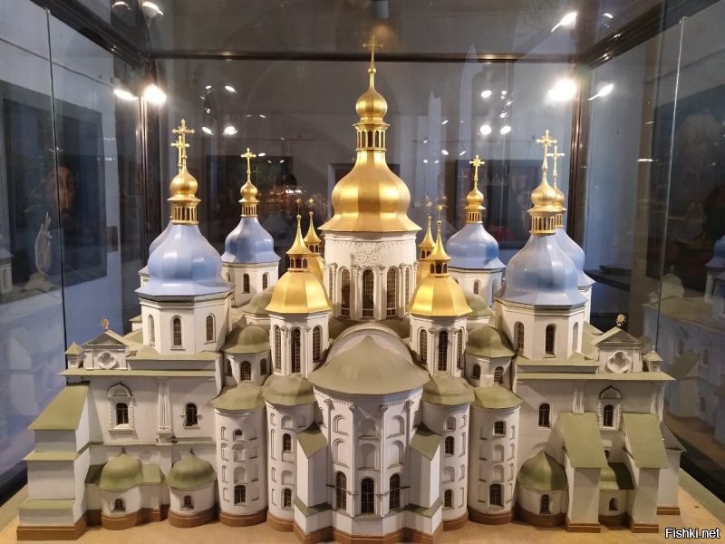 Святая София  Киев И Храм домонгольского периода в Смоленске.