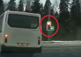 Горит же красный (без таймера) перед носом! Куда попёрся!?