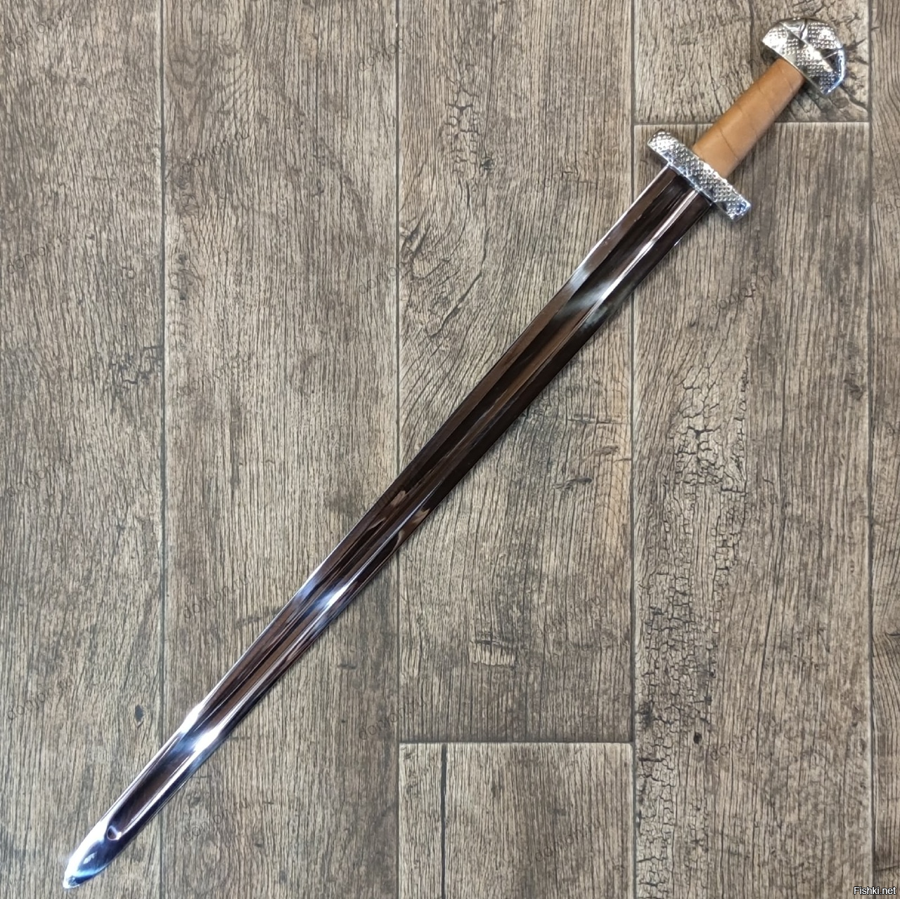 Самый знаменитый меч викингов из Гнездово крупным планом