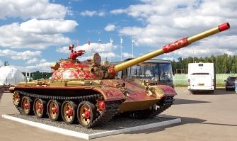 Арабская вязь на танке только вызовет отрицательные эмоции. Может лучше что-нибудь в русском стиле?