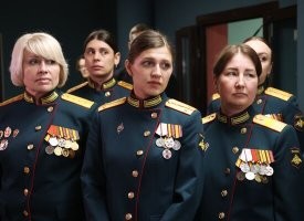 Не понимаю! Почему мальчики, вообще, рассчитывали на подарки? )
Это ведомственный праздник военных! Всех тех, кто имеет отношение к Армии и Флоту! Армия и Флот- это министерство обороны, и никакое другое ведомство. У прочих ведомств СВОИ профессиональные ведомственные праздники, СВОИ! В Министерстве Обороны служит в районе 40 тысяч женщин, если что! Хочешь Международный мужской день? Пожалуйста- 27 ноября. 
Не отнимайте у нас наш праздник, не размазывайте его на всех по половому признаку или наличию погон другого ведомства! 23 февраля- это День рождения РККА!