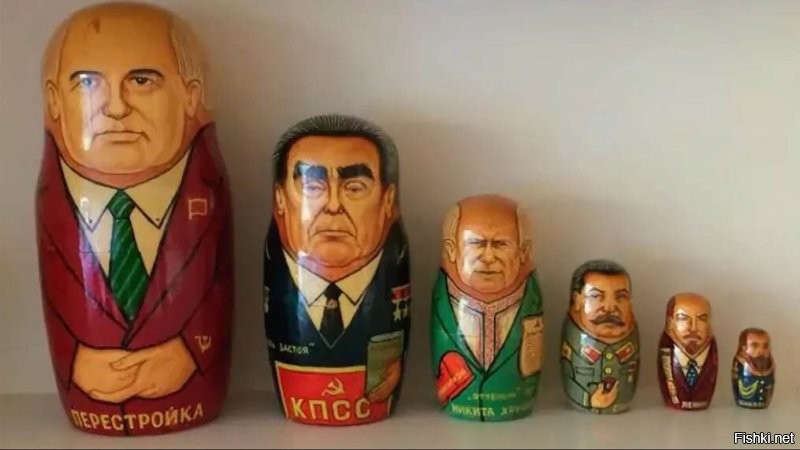 В фильме говорилось про деревянных членов Партии, которых туристам впаривали прямо у аэропорта Шереметьево в Химках