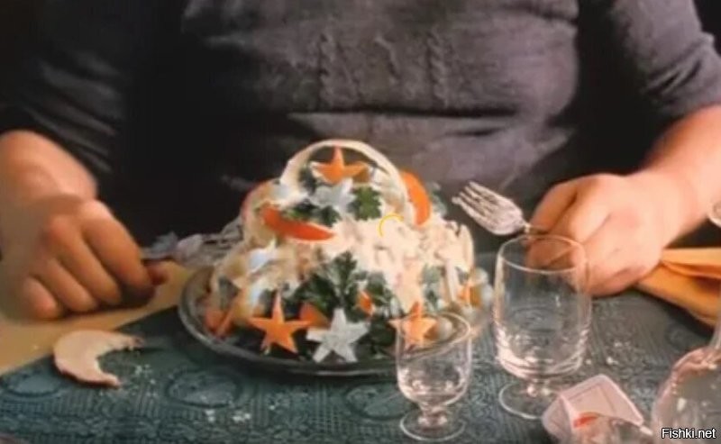 «У нас в столовой хорошую оливье давали, много. Однажды я даже в обморок упал».