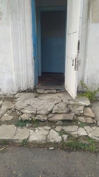 А это дверь в нашу детскую консультацию, берегут традиции, стоит с 1953 года