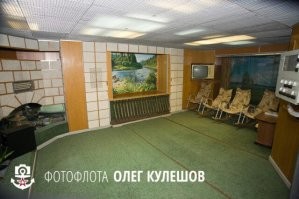 "Ни на одной субмарине нет ничего подобного. Дело в том, что там ужасно тесно..."
На современных АПЛ есть место и для спортзала, и для сауны, и для места отдыха...
Фото с  АПЛ «Дмитрий Донской».
1. Кают-компания
2. Сауна
3. Спорт-зал
4. Зона отдыха
5. Зал для переговоров, справа находятся: каюты командира (ближняя дверь) и флагмана на борту (открытая дверь).
6-7. Каюта командира