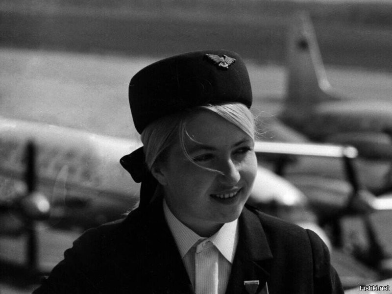 Подружка летала стюардессой в конце 70-х, у неё уже другая форма была. Эта более ранняя