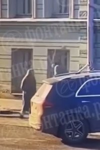 >>>Сейчас его состояние оценивается как средней степени тяжести.

Ничёсе он железный. Ему ребром захерачило по основанию черепа а он в средней тяжести. Там должен был быть труп мгновенно!