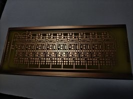 ...а я ещё и вот в такое умею. Фоторезист, дорожки 0.3 мм. -- вполне неплохо для "кухонного производства" 

Агрегат, к слову, совершенно безумный, тоже за моим авторством - таймер на миллиард секунд. Считает остаток секунд между текущей датой и произвольной датой в будущем с учётом високосных годов и прочего. Использовался для отсчёта времени ипотеки и был торжественно отключен в прошлом месяце в связи с её досрочным погашением.