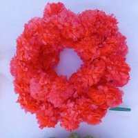 Чего хочешь, то и кладут. Хочешь - то, хочешь - сё, хочешь - вперемешку. Съели всё, выскребли пакет - снова ложи, чего хочешь! И так - пока совсем уж не порвётся. Тогда на цветы пойдёт на гирлянды. Повесят на жмура, подожгут, и по Гангу сплавят. Чё добру пропадать?