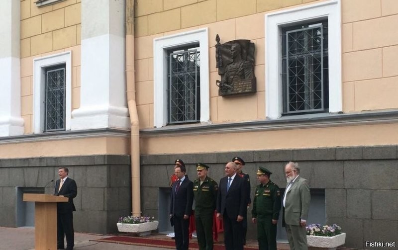 СВО практически началась в 2014
при освобождении Крыма.
Ну или можно считать одной из операций СВО. Разве не так?
Терминология тут не главное.

"Вам легко изображать турбопатриота, и ненавидеть "иудеев". - с чего Вы взяли, что я ненавижу иудеев?  Где я писал о ненависти к ним? Можете показать? Я отношусь к ним также, как и они относятся к русским.

Ну, а захоронение на Новодевичьем кладбище тоже решается просто. Были бы деньги.
Мемориальную доску Маннергейму тоже вешали....
Сам министр культуры В. Мединский открывал.
И воинские почести тоже были...
Так, что случаются ошибки.