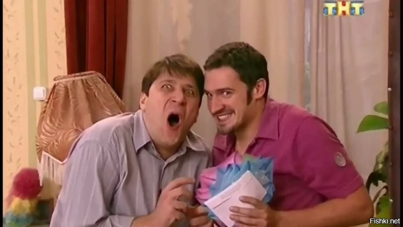 Это был Гена Букин и Толик Полено. Мы знаем, что Гена работал в ТЦ "Гринвич". 
Драка была из за свежего номера  журнала "Большие сиськи"!!!